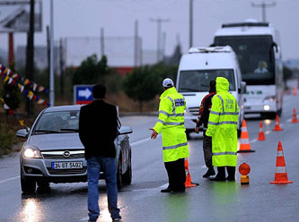 Trafikte cep telefonuyla konuşanlara ceza yağdı