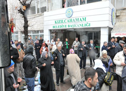 Umreciler belediye önünde karşılandı