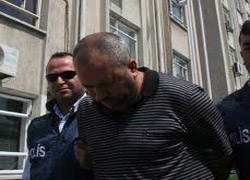 14 yıldır aranan 'binbir surat' İzmir'de yakalandı