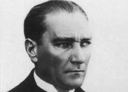 Atatürk'e diktatör benzetmesi 
