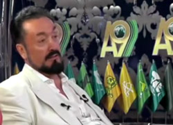 Adnan Oktar, stüdyoyu diskoya çevirdi