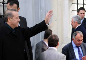 Başbakan'dan M. Ali Aydınlar'a Jest!