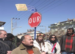 Cadde sakinleri Kenan Evren isminden rahatsız