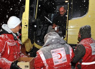 Kızılay ekiplerinden 'Kar nöbeti'