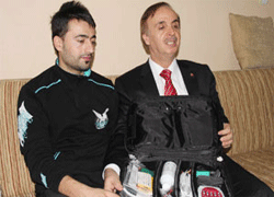 Yaralı askere anlamlı hediye