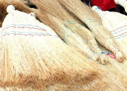 Teknolojiye direnmeye çalışıyor