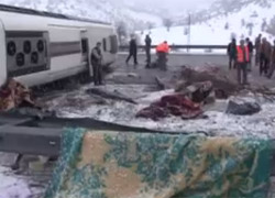 Ankara'da otobüs devrildi: 4 ölü, 20 yaralı 