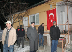 Şehitlerimizin baba ocağına ateş düştü