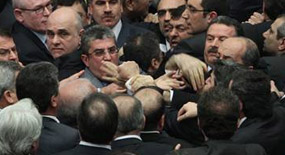 Zeybekci: CHP’lilerin kafasını kırarım