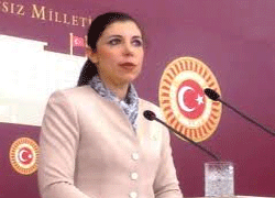 AK Partili Pelin Gündeş Bakır, kadınlara depremle ilgili bilgi verdi