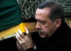 Erdoğan, Hocasını omuzunda taşıdı