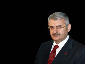 Bakan "Gençliğe Hitabe"ye sahip çıktı 