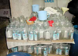 Tonlarca sahte rakı yakalandı