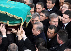 Hoca’ya coşkulu anma