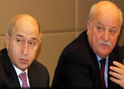İstifa depremine ilk tepkiler