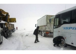 İspir - Erzurum Yolu Çığ Nedeniyle Trafiğe Kapandı