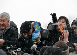 Kazak muhalifler seçimleri protesto etmeye devam ediyor