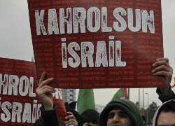 "Kahrolsun İsrail" diyen 30 kişi serbest