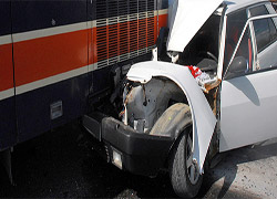 Yolcu otobüsü, otomobille çarpıştı: 5 ölü