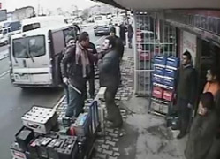 Şehir magandalarının döner bıçaklı saldırısı