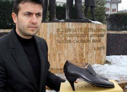 Sarkozy'ye topuklu ayakkabı