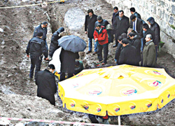 Kazdıkça ceset fışkırıyor