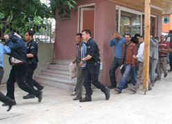 Uyuşturucu tacirlerini buz yakalattı