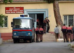 Jandarma cezaevlerinden çekiliyor