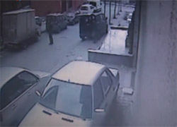 Soyduğu Paraları ve Silahı Yere Düşürdü