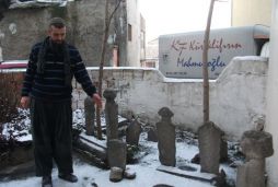 Tarihi camiyi fuhuş yuvasına çevirdiler