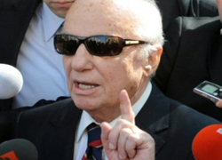 O brifingler mercek altında