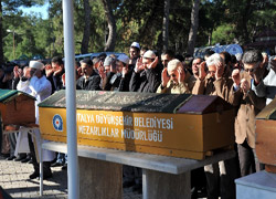  Nazım Akkurt'un cenazesi toprağa verildi 