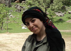 Meğer başörtülü değilmiş 