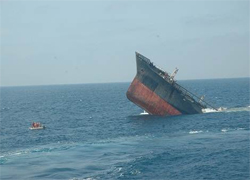 Arnavutluk'ta Türk tankeri battı