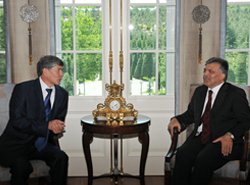 "Ağabey", "yenge" diplomasisi
