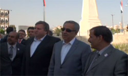 Arınç şehitlikte Yemen Türküsü söyledi