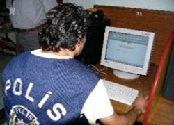 Polis internette iz sürerek dolandırıcıyı yakaladı