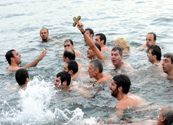 Deniz'den haç çıkardılar