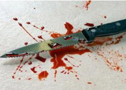 Annesine tokat atan babasını bıçakladı