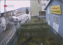 Kazada İkiye Bölündü