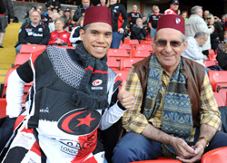 Fesli ve ay-yıldızlı Rugby takımı