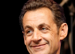 "Sarkozy kıskanma ne olur, çalış senin de olur"