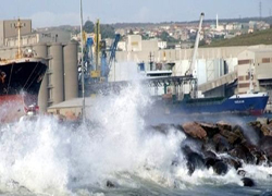Hava muhalefeti deniz ulaşımını aksattı