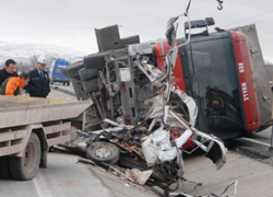 TIR otomobili biçti 