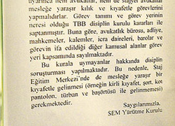 Baro'da 'başörtülüler giremez' afişi