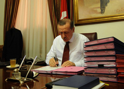 Erdoğan'ın masasındaki son anket