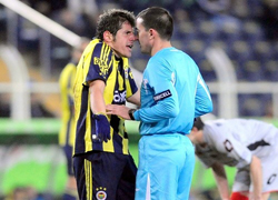 Emre'den Kocaman'a yumruk