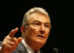 CHP'de Baykal Sahaya İniyor