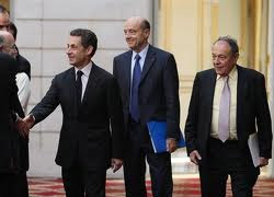 Anketlerde Sarkozy geride