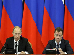 Putin ve Medvedev birlikte basının karşısına çıktı